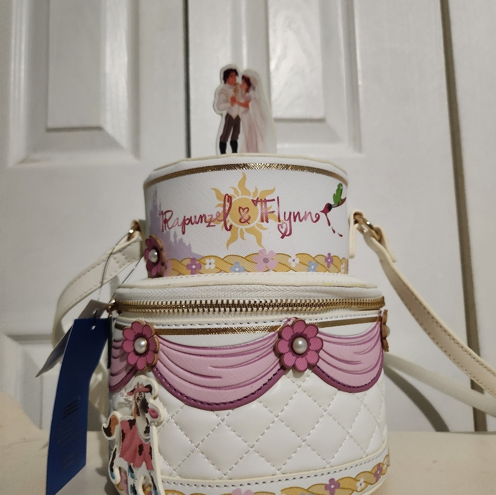 Danielle Nicole Rapunzel/Flynn Ryder wedding cake crossbody